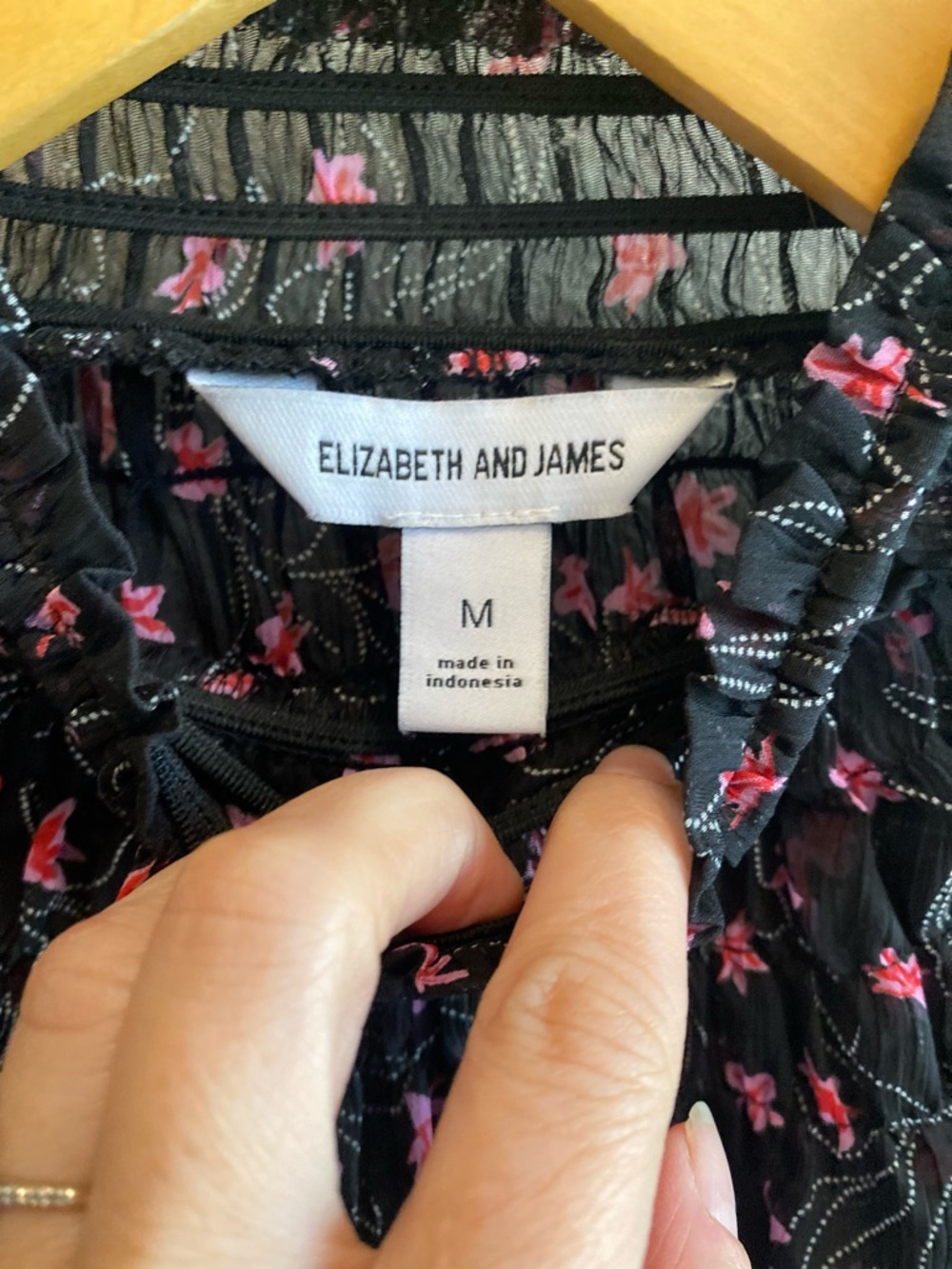 Elizabeth & James Floral Sheer Smocked Top size M - Picture 5 of 6